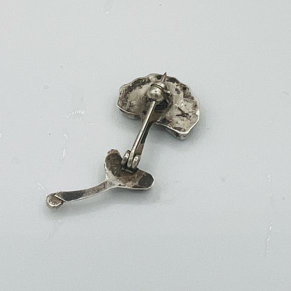 Small Turquoise Blossom Pin Zuni - Picture 3 of 6